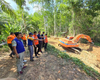 รองผู้ว่าฯ สุราษฎร์ธานี ลงพื้นที่เร่งแก้ภัยแล้งบ้านตาขุน เดิ ... พารามิเตอร์รูปภาพ 7