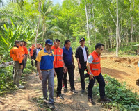 รองผู้ว่าฯ สุราษฎร์ธานี ลงพื้นที่เร่งแก้ภัยแล้งบ้านตาขุน เดิ ... พารามิเตอร์รูปภาพ 8