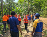 รองผู้ว่าฯ สุราษฎร์ธานี ลงพื้นที่เร่งแก้ภัยแล้งบ้านตาขุน เดิ ... พารามิเตอร์รูปภาพ 12