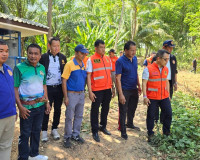 รองผู้ว่าฯ สุราษฎร์ธานี ลงพื้นที่เร่งแก้ภัยแล้งบ้านตาขุน เดิ ... พารามิเตอร์รูปภาพ 15