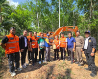 รองผู้ว่าฯ สุราษฎร์ธานี ลงพื้นที่เร่งแก้ภัยแล้งบ้านตาขุน เดิ ... พารามิเตอร์รูปภาพ 16