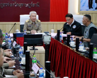 รองผู้ว่าราชการจังหวัดสุราษฎร์ธานี ร่วมรับมอบสำนวนคดีกักตุนน ... พารามิเตอร์รูปภาพ 3