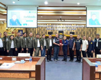 สุราษฎร์ธานีรับคณะวุฒิสภา“พลเอก เกรียงไกร” นำทีมกรรมาธิการเก ... พารามิเตอร์รูปภาพ 26