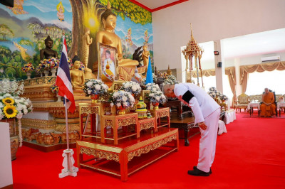 รองผู้ว่าราชการจังหวัดสุราษฎร์ธานี เป็นประธานในพิธีเจริญพระพ ... พารามิเตอร์รูปภาพ 1