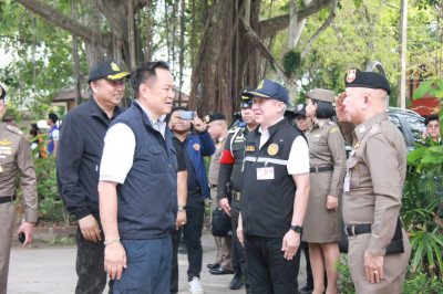 รองผู้ว่าราชการจังหวัดสุราษฎร์ธานี ให้การต้อนรับนายอนุทิน ชา ... พารามิเตอร์รูปภาพ 1