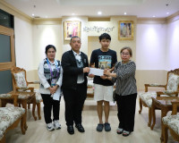 ผู้ว่าฯ สุราษฎร์ธานี มอบเงินปลอบขวัญแก่ผู้ได้รับบาดเจ็บจากกา ... พารามิเตอร์รูปภาพ 2