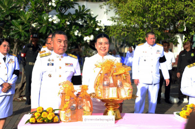 จังหวัดสุราษฏร์ธานีประกอบพิธีสวดพระพุทธมนต์และทำบุญตักบาตรถว ... พารามิเตอร์รูปภาพ 1