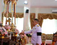 จังหวัดสุราษฏร์ธานีประกอบพิธีสวดพระพุทธมนต์และทำบุญตักบาตรถว ... พารามิเตอร์รูปภาพ 1