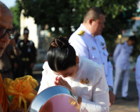 จังหวัดสุราษฏร์ธานีประกอบพิธีสวดพระพุทธมนต์และทำบุญตักบาตรถว ... พารามิเตอร์รูปภาพ 2