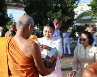 จังหวัดสุราษฏร์ธานีประกอบพิธีสวดพระพุทธมนต์และทำบุญตักบาตรถว ... พารามิเตอร์รูปภาพ 3