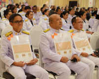 จังหวัดสุราษฎร์ธานี จัดพิธีมอบแบบลายผ้าพระราชทาน “ลายขอสมเด็ ... พารามิเตอร์รูปภาพ 8