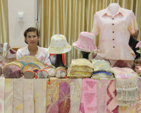 จังหวัดสุราษฎร์ธานี จัดพิธีมอบแบบลายผ้าพระราชทาน “ลายขอสมเด็ ... พารามิเตอร์รูปภาพ 12
