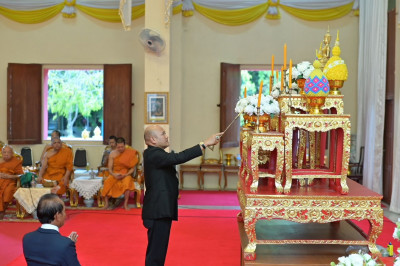 รองผู้ว่าราชการจังหวัดสุราษฎร์ธานี เป็นประธานพิธีสวดพระพุทธม ... พารามิเตอร์รูปภาพ 1