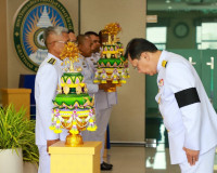 สุราษฎร์ธานี จัดพิธีรับพระราชทานพุ่มดอกบัวประดิษฐ์ เนื่องในว ... พารามิเตอร์รูปภาพ 1