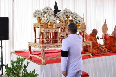 จังหวัดสุราษฎร์ธานีจัดพิธีเจริญพระพุทธมนต์และทำบุญตักบาตรถวา ... พารามิเตอร์รูปภาพ 1