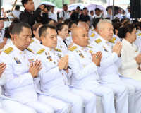 จังหวัดสุราษฎร์ธานีจัดพิธีเจริญพระพุทธมนต์และทำบุญตักบาตรถวา ... พารามิเตอร์รูปภาพ 16