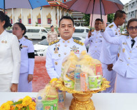 จังหวัดสุราษฎร์ธานีจัดพิธีเจริญพระพุทธมนต์และทำบุญตักบาตรถวา ... พารามิเตอร์รูปภาพ 21