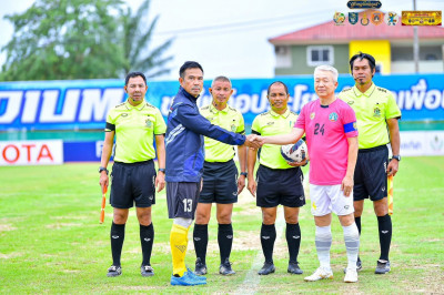รองผู้ว่าฯ สุราษฎร์ธานีสวมปลอกแขนกัปตันทีม นำเจ้าภาพสุราษฎร์ ... พารามิเตอร์รูปภาพ 1