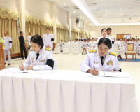 จังหวัดสุราษฎร์ธานีจัดพิธีถวายน้ำสรงพระศพเบื้องหน้าพระรูป สม ... พารามิเตอร์รูปภาพ 17