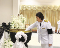 จังหวัดสุราษฎร์ธานีจัดพิธีถวายน้ำสรงพระศพเบื้องหน้าพระรูป สม ... พารามิเตอร์รูปภาพ 32