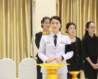 จังหวัดสุราษฎร์ธานีจัดพิธีถวายน้ำสรงพระศพเบื้องหน้าพระรูป สม ... พารามิเตอร์รูปภาพ 40