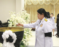 จังหวัดสุราษฎร์ธานีจัดพิธีถวายน้ำสรงพระศพเบื้องหน้าพระรูป สม ... พารามิเตอร์รูปภาพ 59