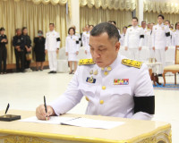 จังหวัดสุราษฎร์ธานีจัดพิธีถวายน้ำสรงพระศพเบื้องหน้าพระรูป สม ... พารามิเตอร์รูปภาพ 62
