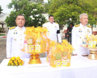 จังหวัดสุราษฎร์ธานีจัดพิธีบำเพ็ญกุศลและทำบุญตักบาตร ในวาระคร ... พารามิเตอร์รูปภาพ 3