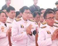 จังหวัดสุราษฎร์ธานีจัดพิธีบำเพ็ญกุศลและทำบุญตักบาตร ในวาระคร ... พารามิเตอร์รูปภาพ 13