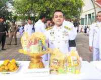จังหวัดสุราษฎร์ธานีจัดพิธีบำเพ็ญกุศลและทำบุญตักบาตร ในวาระคร ... พารามิเตอร์รูปภาพ 17