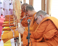 จังหวัดสุราษฎร์ธานีจัดพิธีบำเพ็ญกุศลและทำบุญตักบาตร ในวาระคร ... พารามิเตอร์รูปภาพ 31