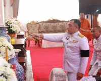 จังหวัดสุราษฎร์ธานีจัดพิธีบำเพ็ญกุศลและทำบุญตักบาตร ในวาระคร ... พารามิเตอร์รูปภาพ 36