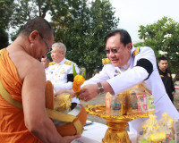 จังหวัดสุราษฎร์ธานีจัดพิธีบำเพ็ญกุศลและทำบุญตักบาตร ในวาระคร ... พารามิเตอร์รูปภาพ 40