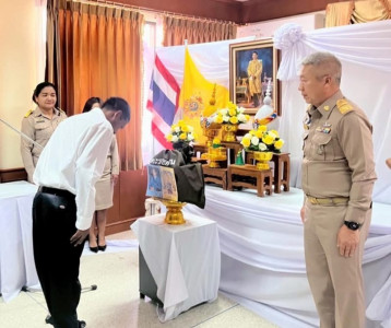 รองผู้ว่าราชการจังหวัดสุราษฎร์ธานี ผู้แทนประธานกรรมการมูลนิธ ... พารามิเตอร์รูปภาพ 1