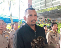 รองผู้ว่าราชการจังหวัดสุราษฎร์ธานีเชิญสิ่งของพระราชทาน จากมู ... พารามิเตอร์รูปภาพ 20
