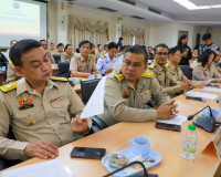 ผู้ว่าฯ สุราษฎร์ธานี เป็นประธานประชุมกรมการจังหวัดและหัวหน้า ... พารามิเตอร์รูปภาพ 1