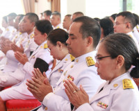 จังหวัดสุราษฎร์ธานีจัดพิธีบำเพ็ญกุศลและทำบุญตักบาตร ในวาระคร ... พารามิเตอร์รูปภาพ 9
