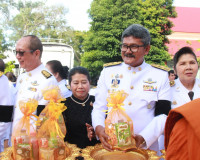 จังหวัดสุราษฎร์ธานีจัดพิธีบำเพ็ญกุศลและทำบุญตักบาตร ในวาระคร ... พารามิเตอร์รูปภาพ 10