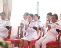 จังหวัดสุราษฎร์ธานีจัดพิธีบำเพ็ญกุศลและทำบุญตักบาตร ในวาระคร ... พารามิเตอร์รูปภาพ 11