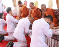 จังหวัดสุราษฎร์ธานีจัดพิธีบำเพ็ญกุศลและทำบุญตักบาตร ในวาระคร ... พารามิเตอร์รูปภาพ 15