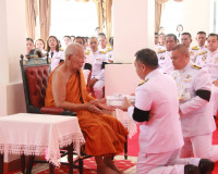 จังหวัดสุราษฎร์ธานีจัดพิธีบำเพ็ญกุศลและทำบุญตักบาตร ในวาระคร ... พารามิเตอร์รูปภาพ 18