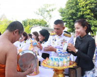 จังหวัดสุราษฎร์ธานีจัดพิธีบำเพ็ญกุศลและทำบุญตักบาตร ในวาระคร ... พารามิเตอร์รูปภาพ 22