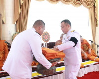 จังหวัดสุราษฎร์ธานีจัดพิธีบำเพ็ญกุศลและทำบุญตักบาตร ในวาระคร ... พารามิเตอร์รูปภาพ 38