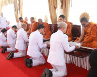จังหวัดสุราษฎร์ธานีจัดพิธีบำเพ็ญกุศลและทำบุญตักบาตร ในวาระคร ... พารามิเตอร์รูปภาพ 39