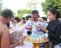 จังหวัดสุราษฎร์ธานีจัดพิธีบำเพ็ญกุศลและทำบุญตักบาตร ในวาระคร ... พารามิเตอร์รูปภาพ 41