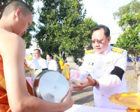 จังหวัดสุราษฎร์ธานีจัดพิธีบำเพ็ญกุศลและทำบุญตักบาตร ในวาระคร ... พารามิเตอร์รูปภาพ 43