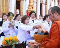 จังหวัดสุราษฎร์ธานีจัดพิธีบำเพ็ญกุศลและทำบุญตักบาตร ในวาระคร ... พารามิเตอร์รูปภาพ 48