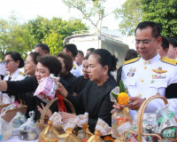 จังหวัดสุราษฎร์ธานีจัดพิธีบำเพ็ญกุศลและทำบุญตักบาตร ในวาระคร ... พารามิเตอร์รูปภาพ 54