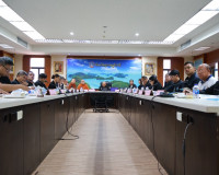 รองผู้ว่าราชการจังหวัดสุราษฎร์ธานี เป็นประธานประชุมนำเสนอผลส ... พารามิเตอร์รูปภาพ 11