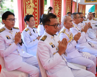จังหวัดสุราษฎร์ธานีจัดพิธีเจริญพระพุทธมนต์และทำบุญตักบาตรถวา ... พารามิเตอร์รูปภาพ 12